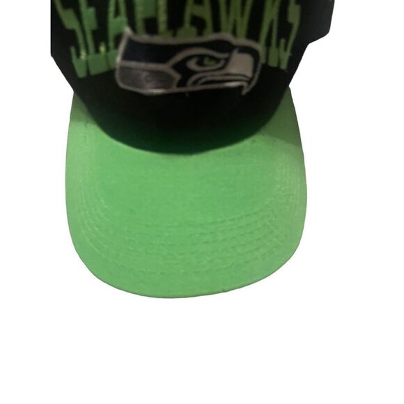 Golden Lion Seahawks Black Green Snap Back Hat Cap And Slide Slippers Set of 2 - Picture 3 of 14